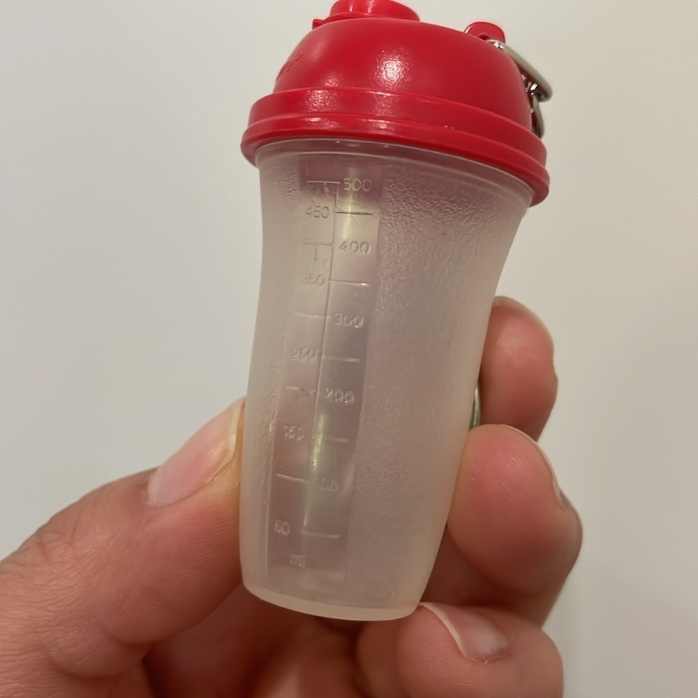 Vintage Tupperware Mini Key Chain Quick Shake
Cup Tumbler Lid Pill Container Red - Picture 8 of 9